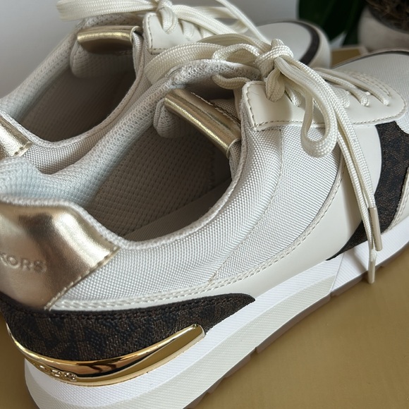 Michael Kors Andi Trainer - Picture 6 of 10